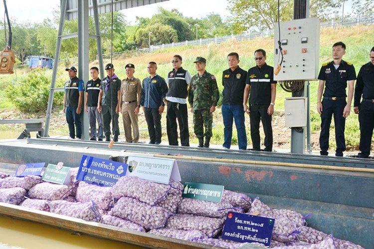 กระเทียมเถื่อนทะลัก นรข.มุกดาหารสกัดจับลักลอบขนข้ามโขงยึดของกลาง 130 กระสอบ