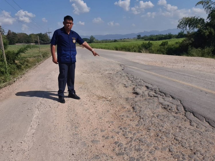 ชาวบ้านเดือดร้อนไม่นิ่งดูดาย!“สจ.ธงชัย”รุดลงพื้นที่พร้อมประสานหน่วยงานซ่อมแซมถนนพังชำรุด