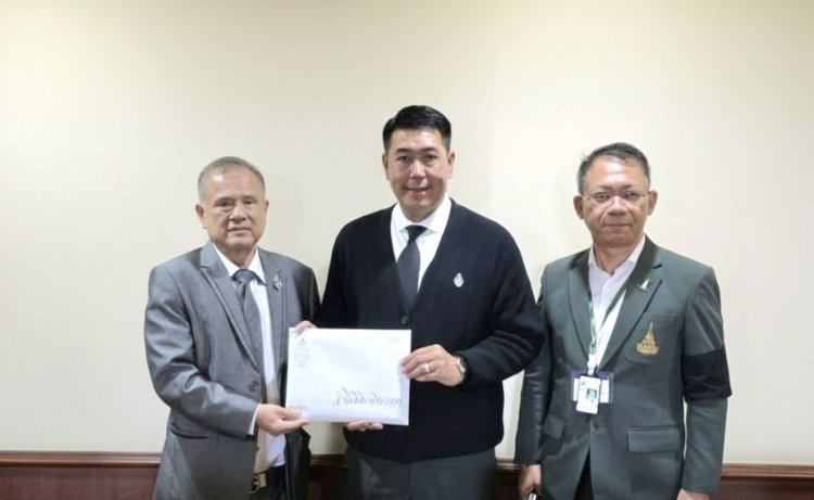 "ดร.วิชัย ปิยวรรณวงศ์"แสดงความยินดีผู้บริหารมหาวิทยาลัย พร้อมมอบทุนสนับสนุน มรภ.ธนบุรี