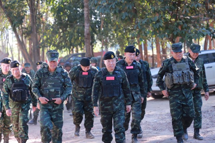 "พล.อ.ชัยพฤกษ์" เสนาธิการทหารบก เยี่ยมบำรุงขวัญแนวหน้า "ปราสาทตาควาย -เนิน 350 "