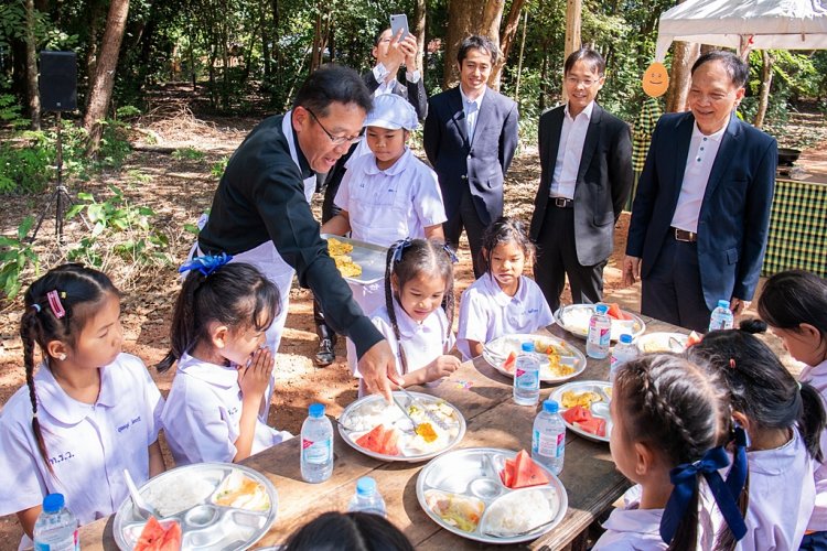 “โครงการซีพีเลี้ยงไก่ไข่เพื่ออาหารกลางวันนักเรียน” สร้างโภชนาการที่ดี ให้เยาวชนในพื้นที่ห่างไกล