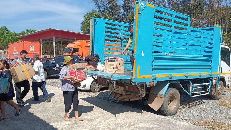 ผู้อพยพศูนย์พักพิงมาอยู่ปราจีนฯเริ่มเดินทางกลับสระแก้วแล้วหลังหยุดยิง 72 ชม.
