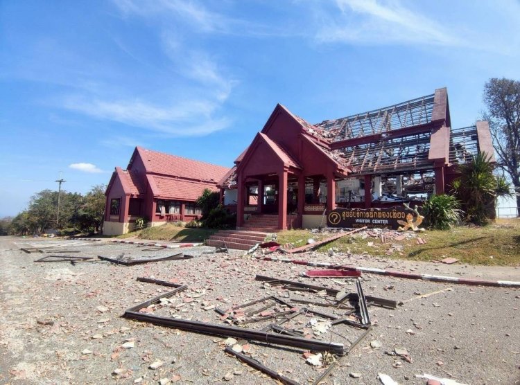 เขมรคลั่งรัวยิงจรวด BM-21 ถล่มอาคารนักท่องเที่ยวเขาพระวิหารเสียหายหนัก