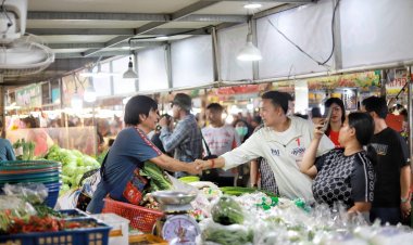 (เต๋า) ศุภชัย เบอร์ 1 ลุยหาเสียงสามโคก ชูนโยบายเพื่อไทย ยกระดับคุณภาพชีวิตชาวปทุมฯ ชาวบ้านแห่ให้กำลังใจคึกคัก