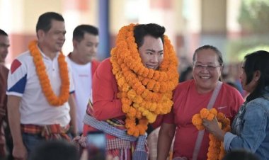 แฟนคลับฟีเวอร์!"มดดำ คชาภา" มาลัยล้นคอลงพื้นที่ช่วยเพื่อไทยหาเสียง "บึงกาฬ-หนองคาย"