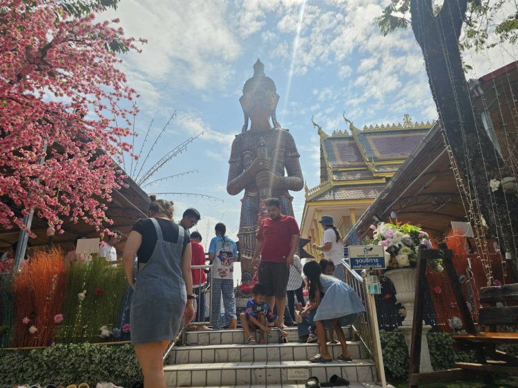 สายมูนับ 1,000 แห่ขอโชคลาภเลขเด็ดปู่ท้าวเวชสุวรรณวัดประทุมบูชา