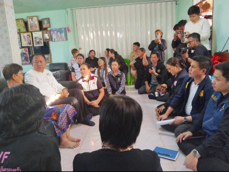 รัฐบาล–จังหวัดศรีสะเกษ ไม่ทอดทิ้งประชาชน ลงพื้นที่เยี่ยมญาติผู้เสียชีวิต เหตุรถไฟชนเครนสีคิ้ว