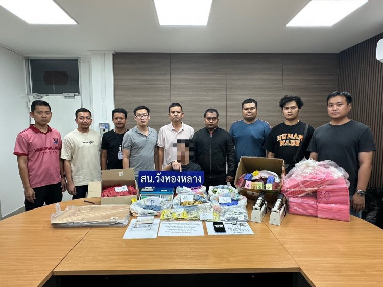 ตร.บุกจับหนุ่มจีนลอบขาย 'หัวน้ำยาบุหรี่ไฟฟ้า' ย่านวังทองหลาง