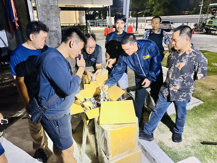สกัดจับรถตู้ทึบลอบขนบุหรี่ไฟฟ้าจากภาคอีสานสู่ภาคกลางยึดของกลางกว่า 1.7 หมื่นชิ้น