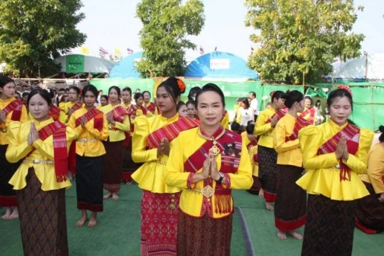 นางรำ 1,544 ชีวิตรำบวงสรวงพระพรหมถวายสิ่งศักดิ์สิทธิ์คู่บ้านคู่เมืองร้อยเอ็ด