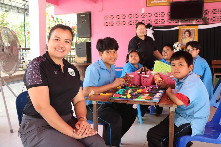 โรงเรียนบ้านหนองโกต้นแบบปั้นนักเรียนสู่สุดยอดประติมากรรมการปั้นคำขวัญราชบุรี