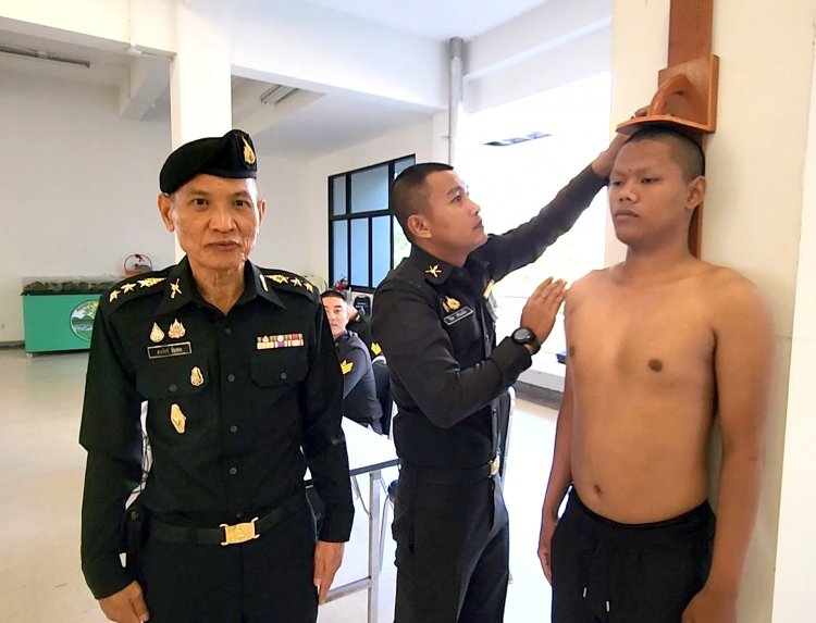 หนุ่มเมืองชาละวันเลือดรักชาติเข้มข้นแห่สมัครทหารออนไลน์ยืนยันอยากรับใช้ชาติ