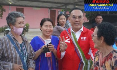 “ ดร.อาร์ท ชัยณรงค์” พรรคเพื่อไทย เบอร์  2 เดินตลาดสด อ้อนขอคะแนนพ่อค้า-แม่ค้า และชาวบ้านที่มาจับจ่ายซื้อสินค้า