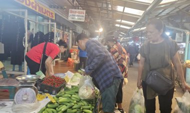 ตรุษจีนปราจีนบุรี วันจ่ายตลาดหน้าค่ายจักรพงษ์คึกคักตลอดวันแต่ยอดขายไม่พุ่ง