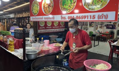 อิ่มอร่อย "กระทะแตกเลิศรส" ...เมนู ผัดไทย-หอยทอด... อร่อยจน  2 นายกรัฐมนตรีต้องแวะชิม