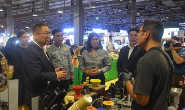 ผลักดันเกษตรกรรุ่นใหม่ "Young Smart Farmer"ต้นแบบ แปรรูปผลิตภัณฑ์สร้างรายได้ปีละล้านบาท