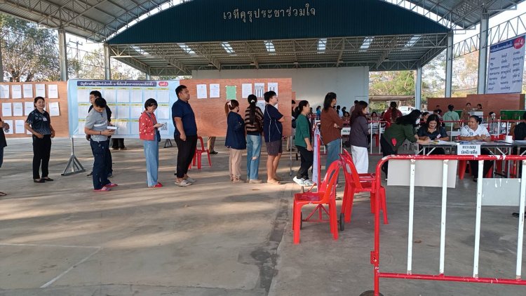 ทหารบูรพาพยัคฆ์ – หนุ่ม-สาว “ฉันทนา”ปราจีนฯตบเท้าพรึ่บ! เข้าคิวลงคะแนนล่วงหน้า
