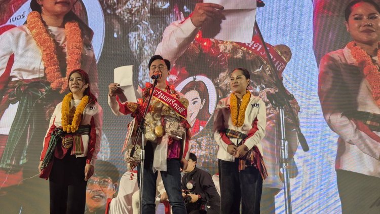 "ยศชนัน"ยกทัพเพื่อไทยบุกอีสานปูพรมลุยหาเสียง 5 วันโค้งสุดท้ายชูนโยบายเด็ดมัดใจ