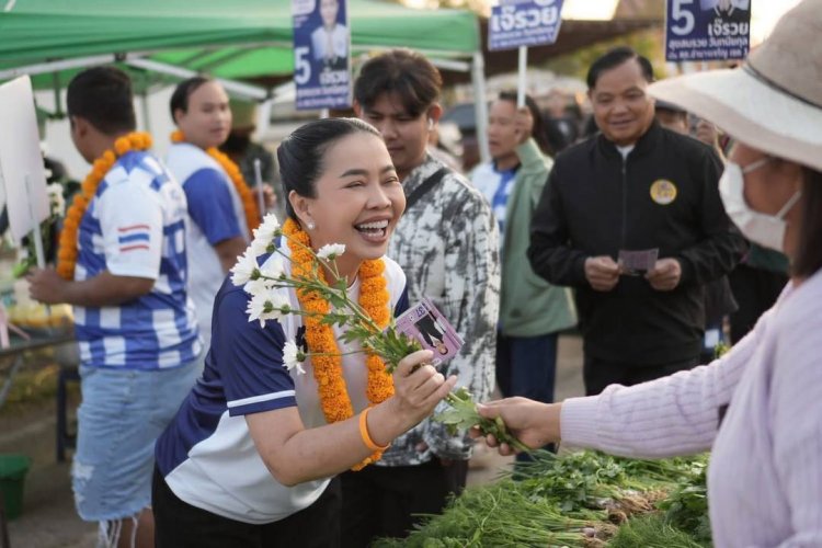 โค้งสุดท้าย!"เจ๊รวย"นำลูกทีมพรรคภูมิใจไทยลุยขอคะแนนเสียงทุกพื้นที่ทุกหมู่บ้าน