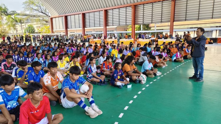 เยาวชนศรีสะเกษแห่สมัครเข้าคัดเลือกเรียนในโรงเรียนกีฬาจังหวัดศรีสะเกษระดับม.1-4