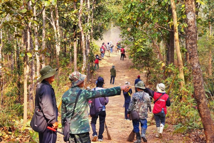 ลำพูน มุ่งแก้ปัญหาที่ต้นเหตุ สานพลังรัฐ–ชุมชน–เอกชน ป้องกันไฟป่า ลดฝุ่น PM 2.5 อย่างยั่งยืน
