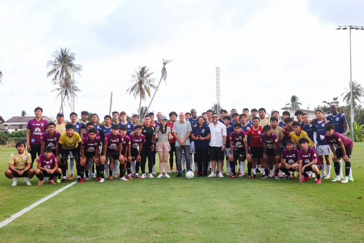 ”มาดามแป้ง“ เยี่ยมชมการเก็บตัวฝึกซ้อม ทีมชาติไทย U17 ที่สมุย เตรียมลุยศึกชิงแชมป์เอเชีย
