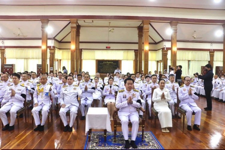 "รองโอ๋" นำคณะขรก. เข้าร่วมงานรัฐพิธี วันที่ระลึก "พระบาทสมเด็จพระพุทธเลิศหล้านภาลัย"