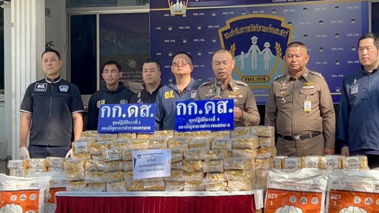 ไล่ล่าระทึกกลางดึก!สกัดจับ2ผู้ต้องหาลอบขนยาไอซ์ 448 กก.ซุกกระสอบอาหารแมว