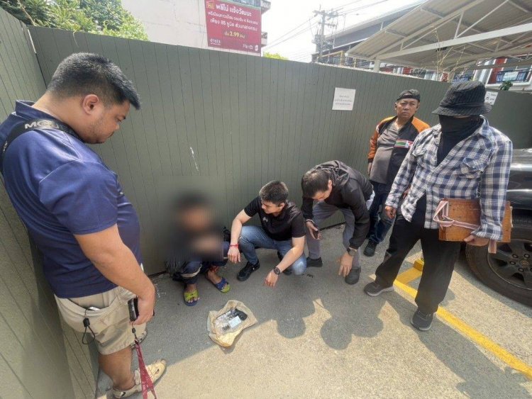 รวบโจ๋วัย 18 คาลานจอดรถ! เครือข่ายค้าปืนออนไลน์ "มาวิน" ยึดลูกโม่ .38 พร้อมกระสุนอื้อ
