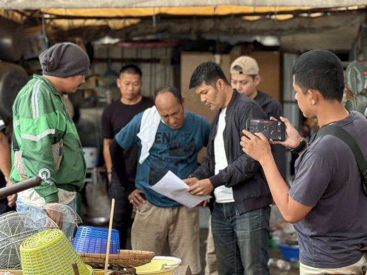 ตำรวจคอมมานโดบุกรวบ "เสี่ยน้อย"  ควง 9 มม. ยิงขู่ชาวบ้าน ตรวจสอบพบหมายจับค้างเก่าคดีปืนเพียบ!
