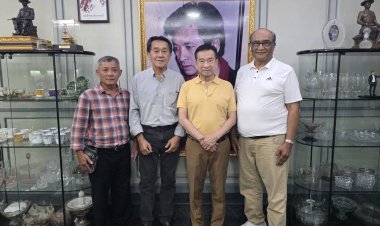 หมึก-มายา กับ โกดำ-นำทีมสมาคมสื่อมวลชนข่าวดิจิทัลฯแสดงความยินดี พี่ชัช - ชัชวาลล์ คงอุดม เลขาธิการพรรครวมไทยสร้างชาติ