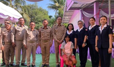 ผู้ว่าฯ ศรีสะเกษ นำเหล่ากาชาดมอบบ้านผู้ยากไร้ 2 หลัง เฉลิมพระเกียรติ 70 พรรษา สมเด็จพระเทพฯ ยกระดับคุณภาพชีวิตประชาชน