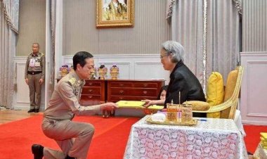 ศรีสะเกษปลื้มปีติ! ผู้ว่าฯ – นายกเหล่ากาชาด เข้าเฝ้าฯ รับพระราชทานเกียรติบัตร เสริมพลังงานกาชาดทั่วประเทศ