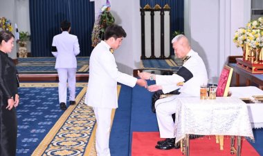 "นฤเบศร์ เขียวภักดี" ประธานกรรมการบริษัท บีวายที ฟู๊ด ซัพพลายฯ รับโล่เกียรติยศบุคคลผู้ทำคุณประโยชน์ต่อชาติบ้านเมือง