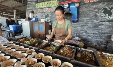 อิ่มสวนกระแส! ข้าวแกง 10 บาทอยุธยา ตรึงราคาสู้ของแพง คนแห่ฝากท้องแน่นร้าน
