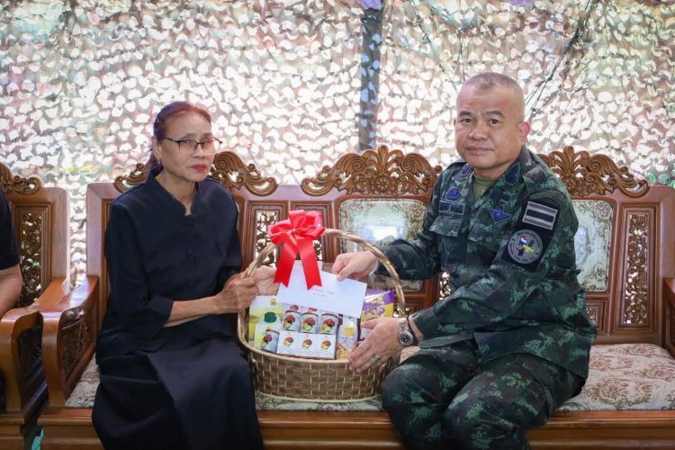 แม่ทัพภาคที่ 2 เยี่ยมครอบครัว " พลตรี กฤษฎา หาญสุโพธิ " วีรบุรุษผู้เสียสละฯ