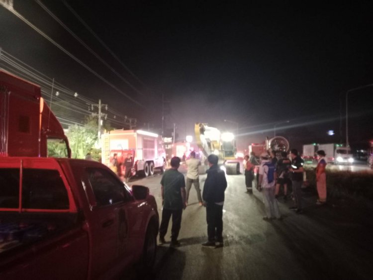 โล่งอก!ไฟไหม้โรงรับซื้อของเก่าใกล้ปั๊มกบินทร์บุรี ดับสนิทแล้ว 100 %