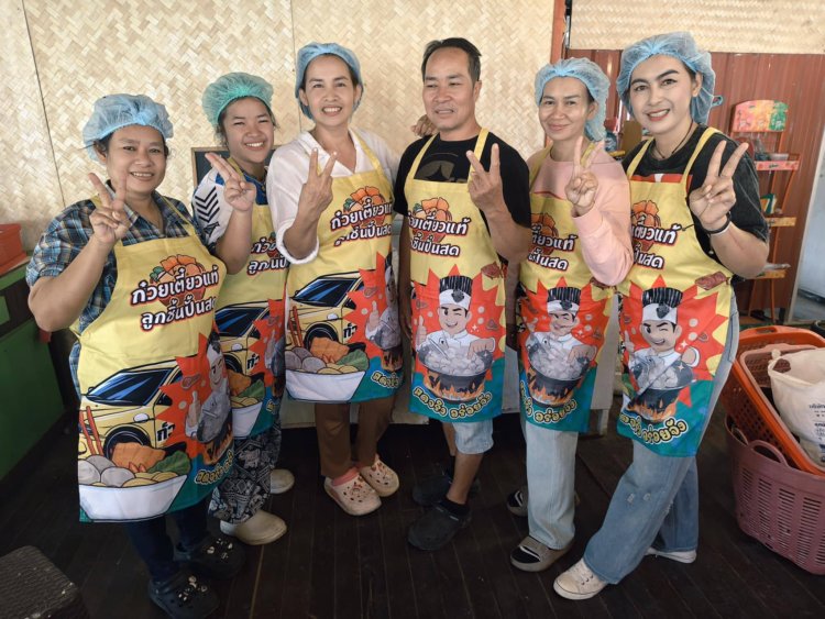 พลิกโชคชะตาพารวย!ก๋วยเตี๋ยวสู้ชีวิต กล้าคิด กล้าทำ "ลูกชิ้นหมูเด้งปั้นสด ปลอดสารพิษ