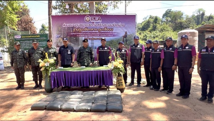 มทภ.2 ลุยขยายเขตก่อสร้างระบบจำหน่ายไฟฟ้าเสริมมั่นคงชายแดนที่ภูมะเขือ