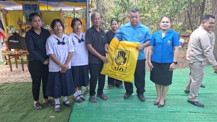 ผู้ว่าฯ ปราจีนบุรี นำสิ่งของพระราชทานเติมกำลังใจสู้ชีวิตให้ครอบครัวผู้ประสบอัคคีภัย