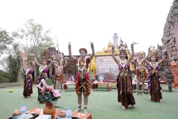 มหัศจรรย์แสงอาทิตย์ 15 ช่องประตูปลุกตำนานพันปี “พนมรุ้ง” ขอมโบราณคืนชีวิต