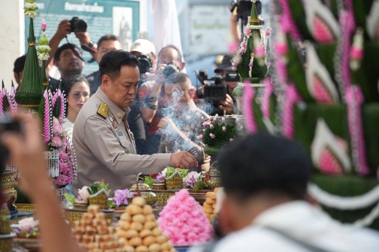 นายกฯประธานพิธีบวงสรวง ”ตราแผ่นดิน“ ขอพรสิ่งศักดิ์สิทธิ์คู่บ้านคู่เมือง  เสริมสิริมงคลของประเทศชาติ