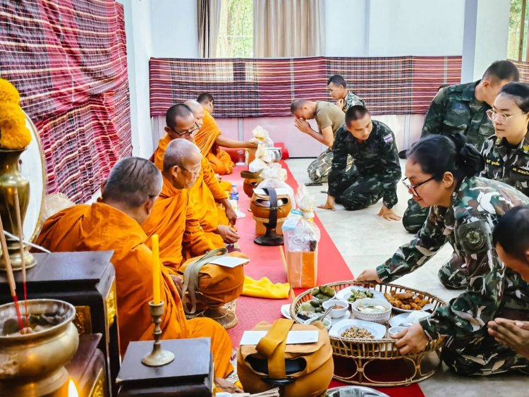 อุทยานแห่งชาติเขาพระวิหารทำบุญตักบาตรครบรอบ 28 ปี