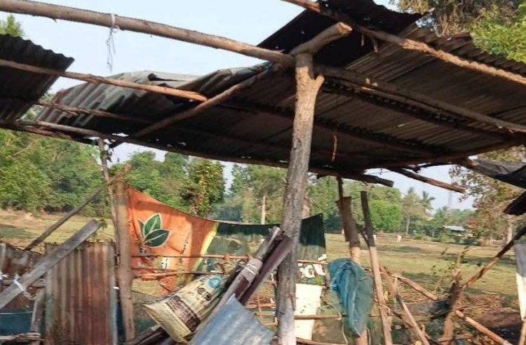 อำเภอห้วยทับทันอ่วม!พายุฤดูร้อนถล่มบ้านเรือน–คอกสัตว์พังเสียหายหนัก