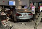 ระทึก!หนุ่มจีนซิ่ง! เก๋ง BMW พุ่งชน KFC ปั๊มบางจากสุขุมวิท 62 พังยับ เจ็บระนาว 12 ราย