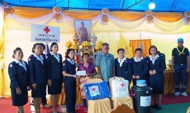 ไม่ทิ้งกันยามวิกฤต!มอบสิ่งของพระราชทานซับน้ำตาช่วยครอบครัวผู้ประสบอัคคีภัยศรีสะเกษ