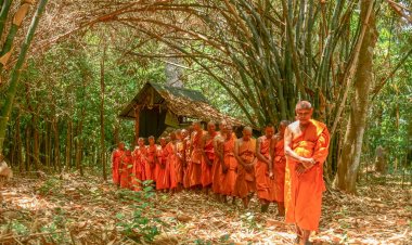 ศรัทธาสีเขียวใต้ร่มยางนา: พาเที่ยว "วัดญาณเสน" ลพบุรี ร่วมงานบุญบวชสร้างสุขปีที่ 6