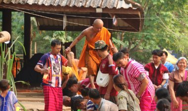 ศรัทธาไม่จาง! กะเหรี่ยงสะเนพ่องสืบสานสงกรานต์โบราณ แห่สรง "พระแก้วขาว"คู่บ้านคู่เมือง 200 ปี