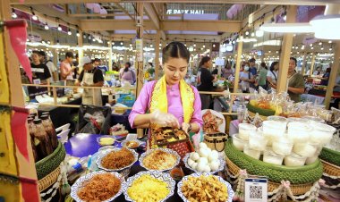 เล่าขานเรื่องราว "ข้าวแช่รามัญ" อาหารศักดิ์สิทธิ์ของมอญเมืองปทุมธานี