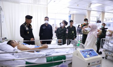 แม่ทัพภาคที่ 4 เยี่ยมกำลังพลที่ได้รับบาดเจ็บจากเหตุคนร้ายซุ่มยิงที่จะแนะ